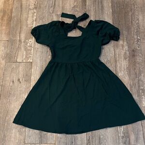 Simple green dress with bow and side zipper